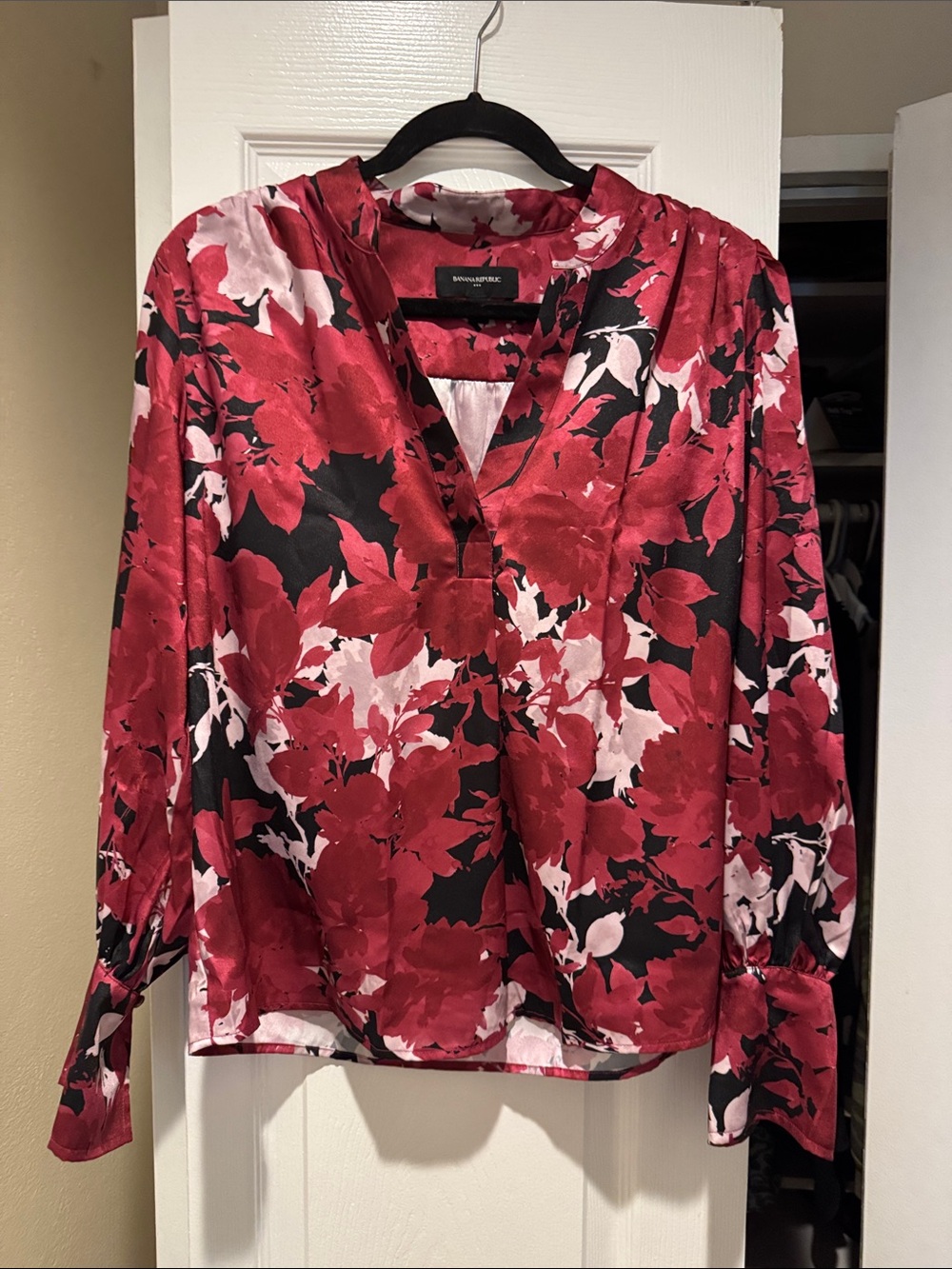 Banana Republic Red, Black & White Floral Satin V-Neck Blouse with Long Sleeves